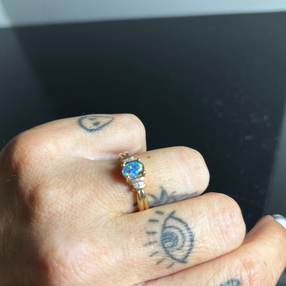 Dazzling Opal Gold Ring - Picture 2 of 7